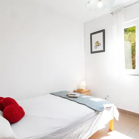 Apartment Cozy In With Wifi Omis